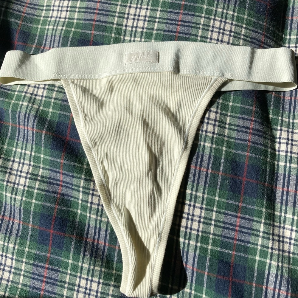Skims new high leg thong ribbed medium